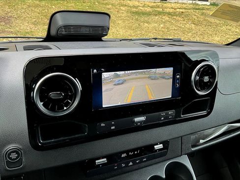 Used 2025 Mercedes-Benz Sprinter 2500 image 27