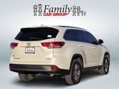 Used 2019 Toyota Highlander XLE image 4