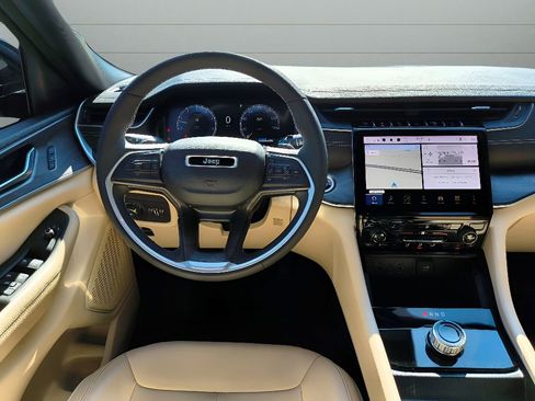 Used 2024 Jeep Grand Cherokee L Limited w/ Black Appearance Package image 25