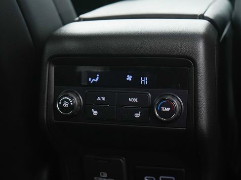 Used 2022 GMC Acadia SLT w/ Preferred Package image 17