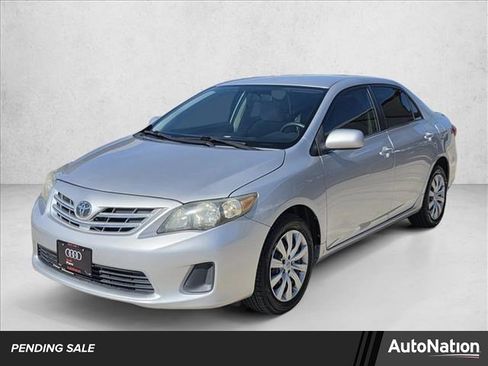 Used 2013 Toyota Corolla LE image 1