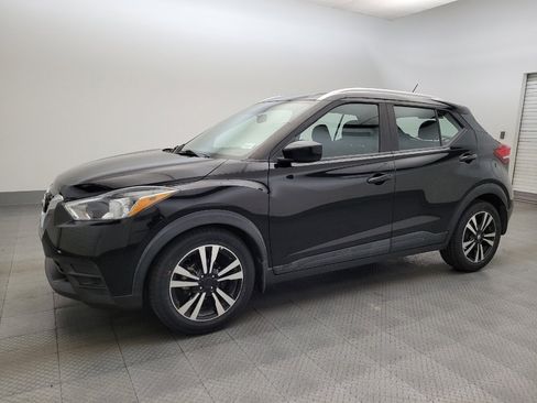 Used 2019 Nissan Kicks SV image 2