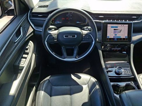 Used 2022 Jeep Grand Cherokee L Limited AWD/4WD image 2