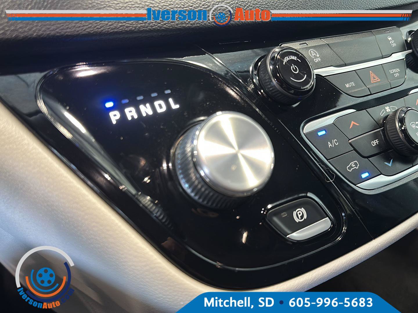 Used 2023 Chrysler Voyager LX FWD image 20