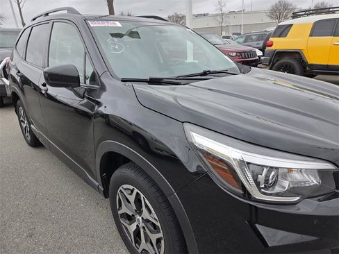 Used 2019 Subaru Forester Premium image 8