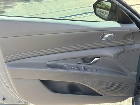 Used 2021 Hyundai Elantra SEL w/ Convenience Package FWD image 6