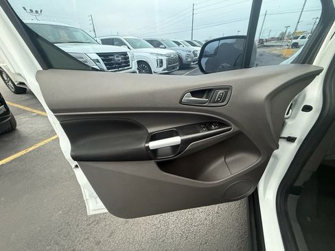 Used 2022 Ford Transit Connect XLT image 9