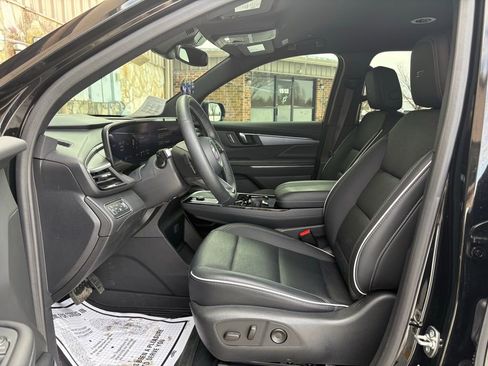 Used 2025 Buick Enclave Sport Touring w/ Power Package image 19