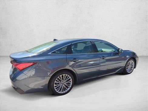 Used 2019 Toyota Avalon Limited w/ All Weather Liner Package FWD image 4