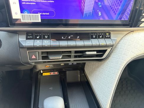 Used 2025 Toyota Camry XLE w/ Premium Plus Package AWD/4WD image 31