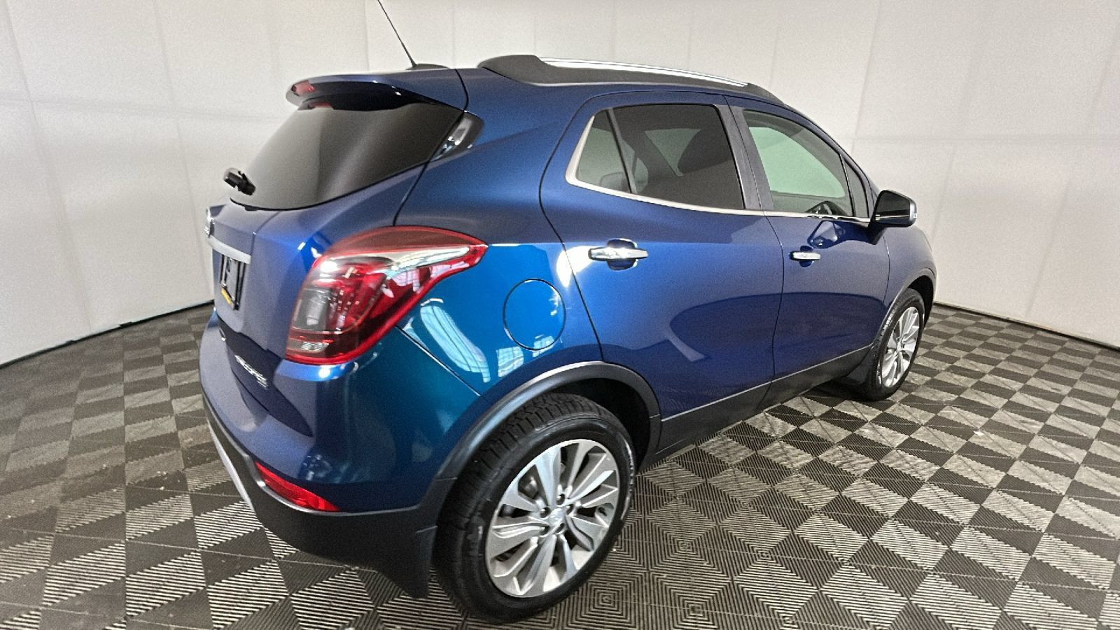 Used 2019 Buick Encore Preferred AWD/4WD image 3