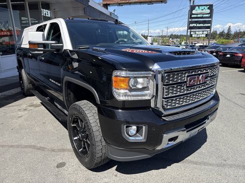 Used 2019 GMC Sierra 2500 Denali w/ Duramax Plus Package AWD/4WD image 13