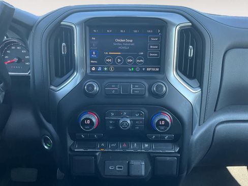 Used 2022 Chevrolet Silverado 1500 LT AWD/4WD image 11