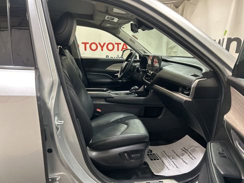 Used 2024 Toyota Grand Highlander AWD image 13