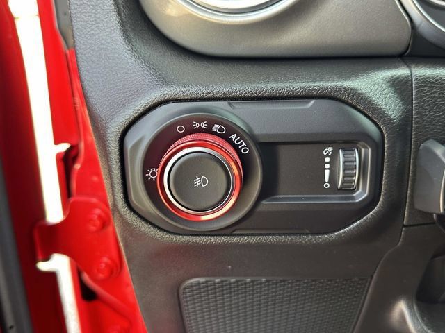 Used 2023 Jeep Wrangler Unlimited Sahara AWD/4WD image 15