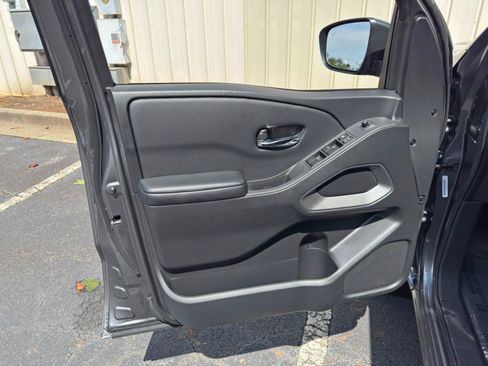 Used 2025 Nissan Frontier SV w/ SV Convenience Package RWD image 35