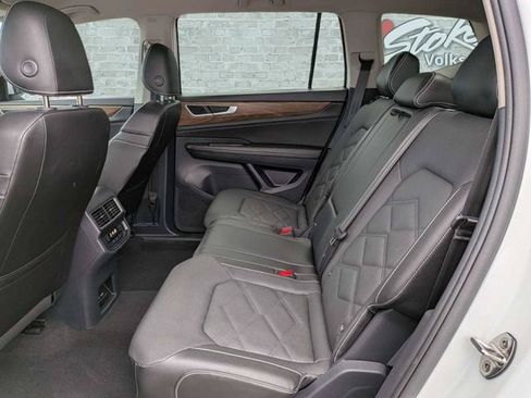 Certified 2025 Volkswagen Atlas SE FWD image 14