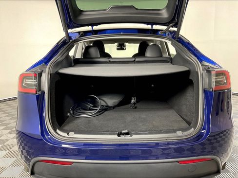 Used 2024 Tesla Model Y Long Range AWD/4WD image 38