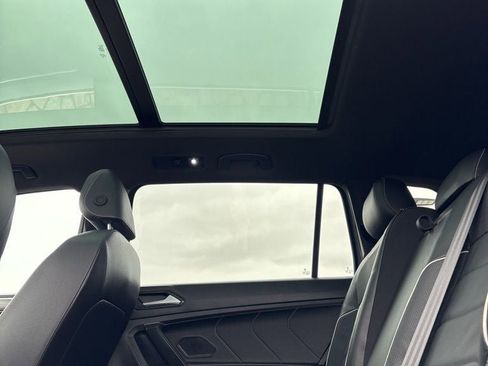 Used 2024 Volkswagen Tiguan SEL R-Line image 44