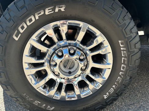 Used 2021 Ford F250 XLT w/ XLT Premium Package image 9