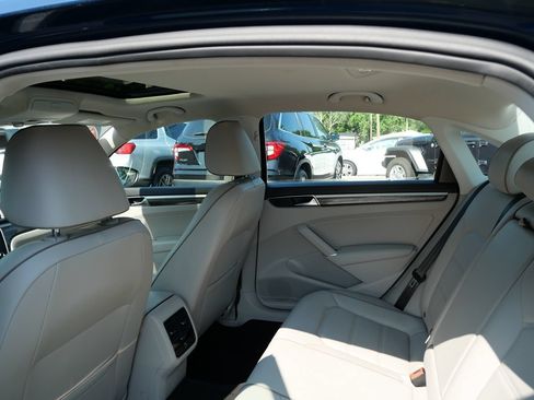 Used 2018 Volkswagen Passat 2.0T SE w/ SE Lighting Package FWD image 20