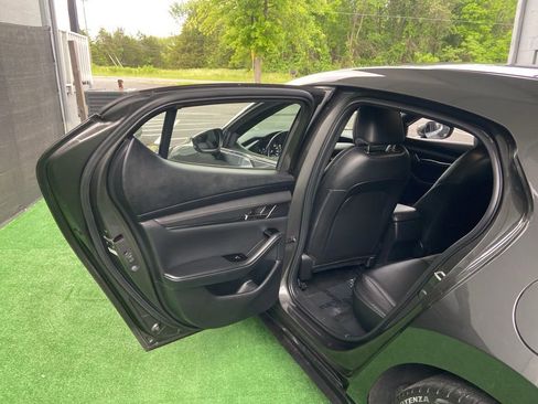 Used 2019 MAZDA MAZDA3 Hatchback w/ Preferred Package FWD image 30