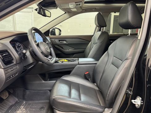 Used 2023 Nissan Rogue SL w/ SL Premium Package image 12