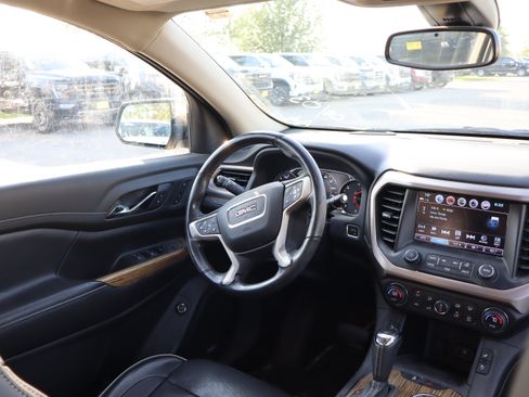 Used 2019 GMC Acadia Denali w/ Technology Package AWD/4WD image 9