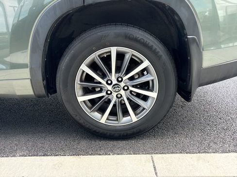 Used 2018 Toyota Highlander XLE image 8