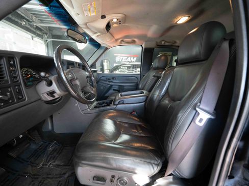 Used 2004 Chevrolet Silverado 2500 LT w/ Heavy-Duty Power Package image 9