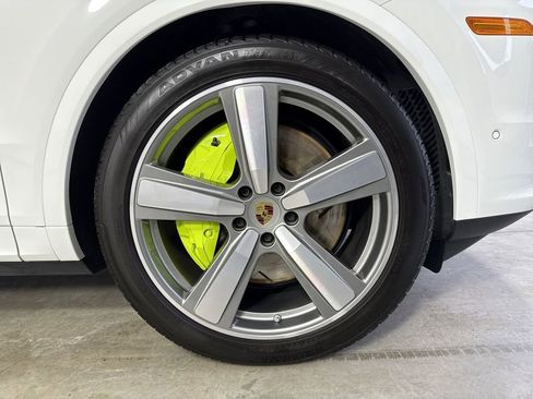 Certified 2024 Porsche Cayenne Turbo image 15