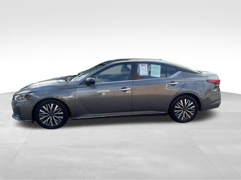 Used 2024 Nissan Altima 2.5 SV FWD image 14