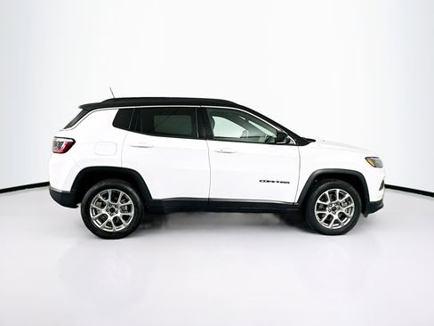 Used 2025 Jeep Compass Limited image 10
