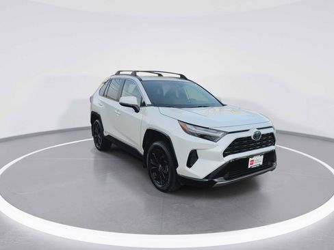 Certified 2022 Toyota RAV4 SE image 2