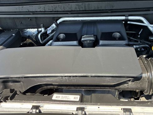 Used 2025 Chevrolet Colorado Trail Boss AWD/4WD image 16