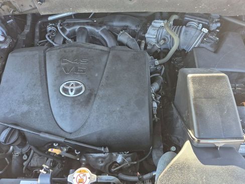 Used 2018 Toyota Highlander XLE image 19