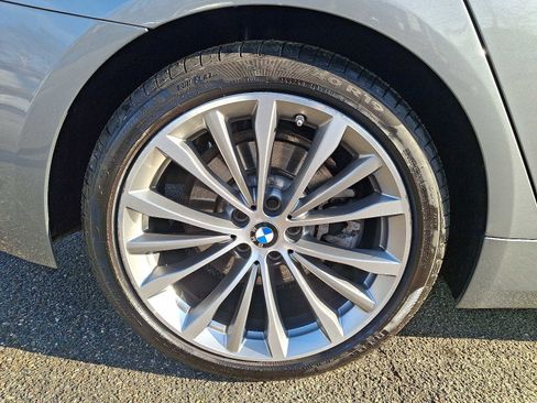 Used 2023 BMW 530i xDrive w/ Premium Package image 8