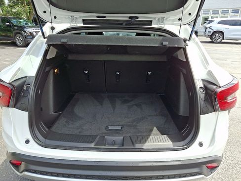 Used 2024 Chevrolet Trax LT w/ Sunroof Package FWD image 30