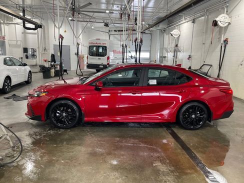 New 2026 Toyota Camry SE image 3