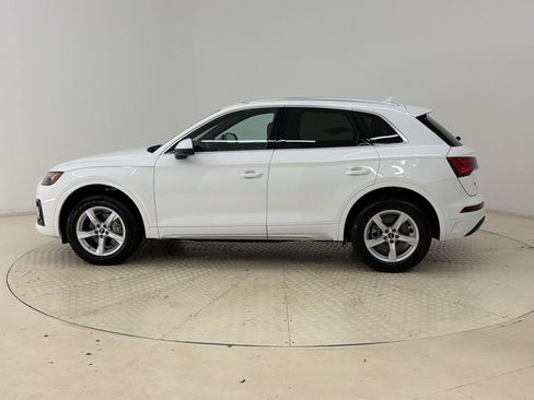 Used 2023 Audi Q5 2.0T Premium w/ Convenience Package AWD/4WD image 2