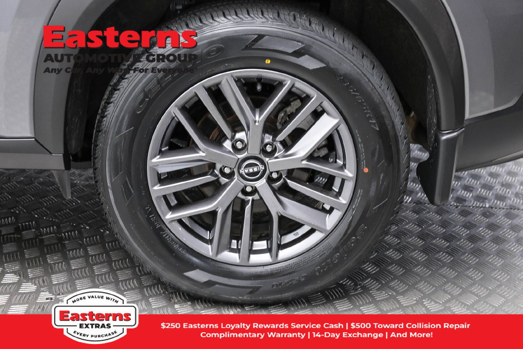 Used 2023 Nissan Rogue S AWD/4WD image 9