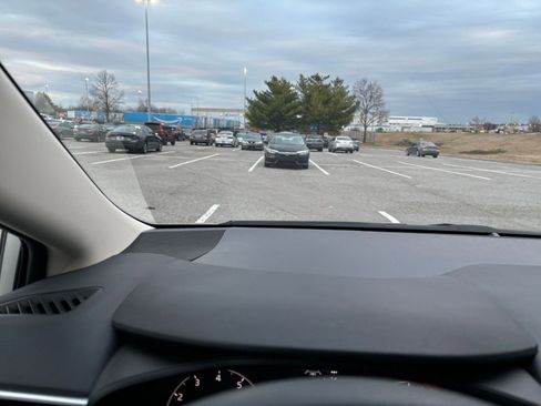 Used 2025 Toyota Corolla LE image 32