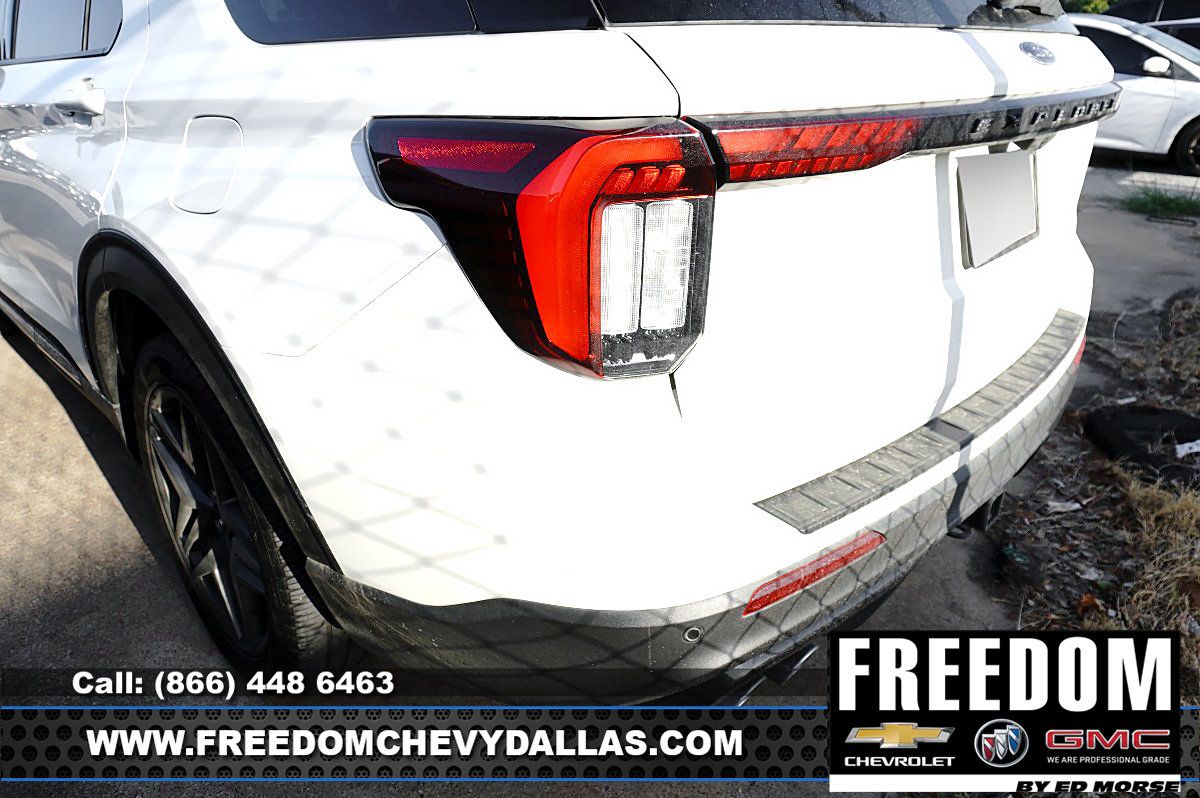 Used 2025 Ford Explorer ST AWD/4WD image 8
