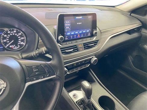 Used 2025 Nissan Altima 2.5 SV image 19