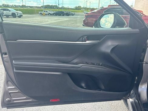 Used 2022 Toyota Camry SE FWD image 7