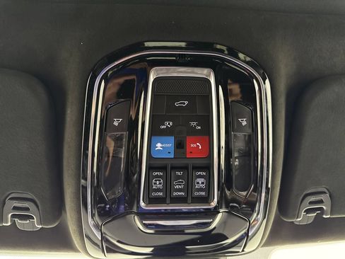 Used 2023 Jeep Grand Wagoneer L Series II AWD/4WD image 31