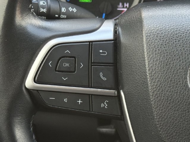 Used 2023 Toyota Highlander LE FWD image 14