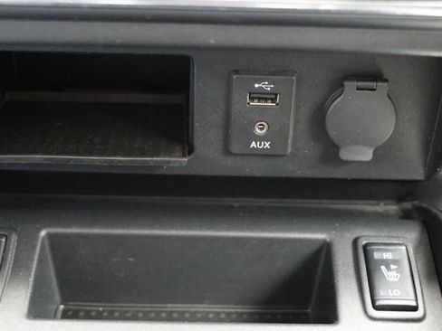 Used 2018 Nissan Titan SV w/ SV Convenience Package image 29