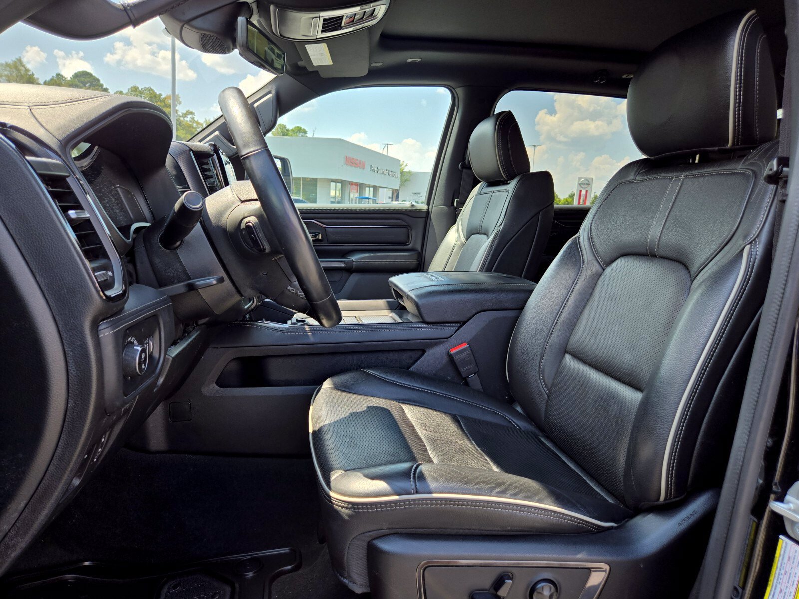 Used 2023 RAM 1500 Limited AWD/4WD image 9