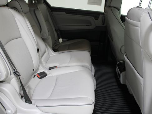 Used 2024 Honda Odyssey Elite image 25